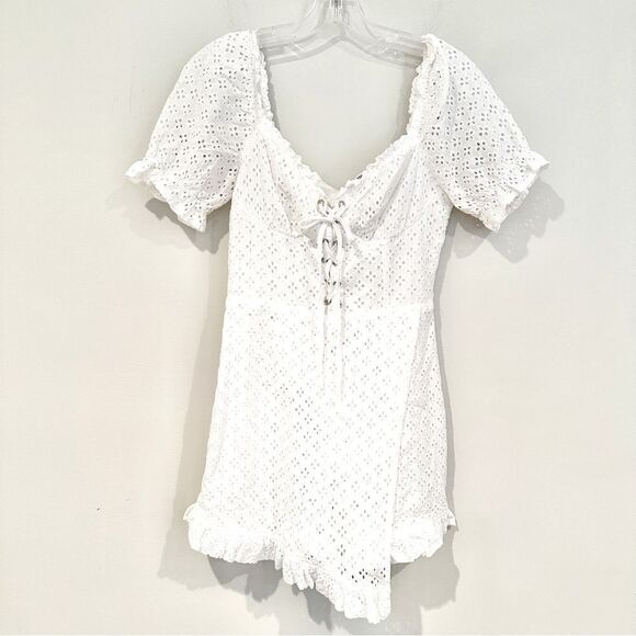 Missguided Eyelet Shorts Romper Women's 6 White Back Zip Fully‎ Lined Tie Front - Picture 1 of 9